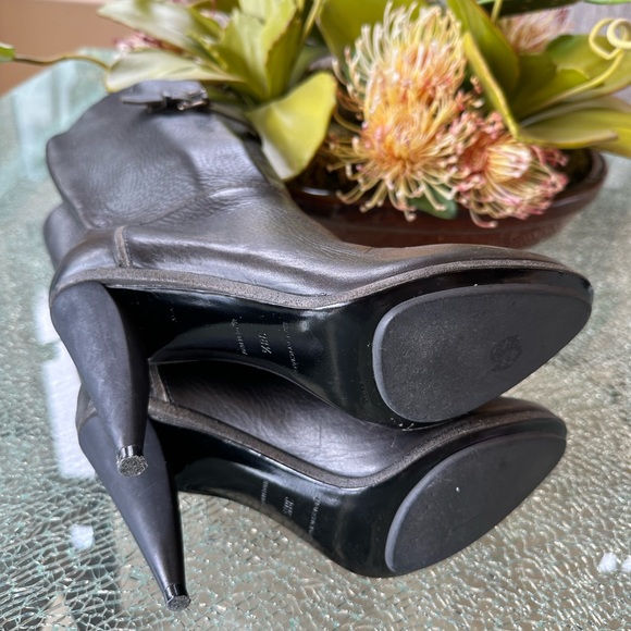 BALENCIAGA BLACK LEATHER MID CALF BOOTIES. 38.5. GUC - Picture 11 of 13